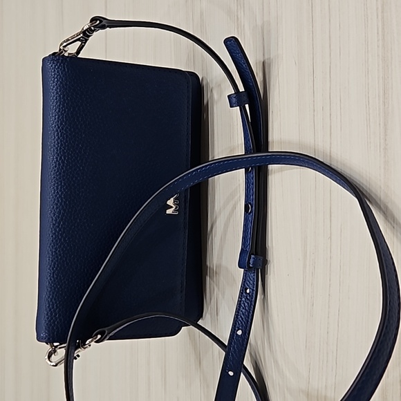Michael Kors Wallet Crossbody - Picture 10 of 13